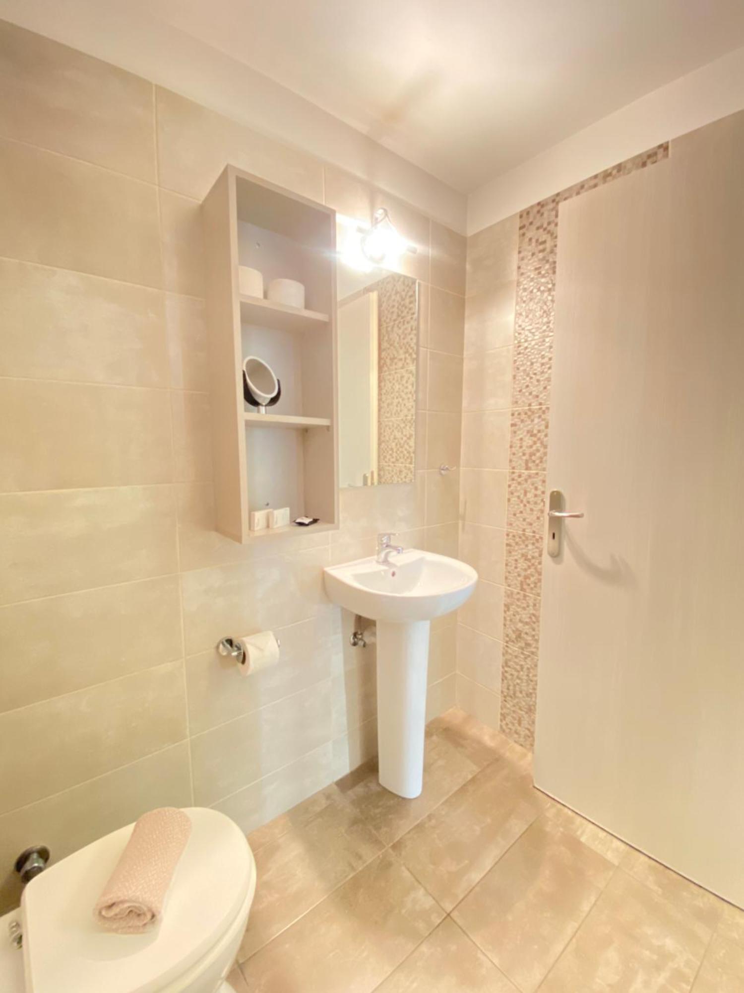 Tins Hotel City - Атина Екстериор снимка
